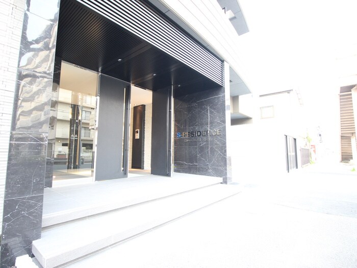 リシュドール川名駅の物件外観写真