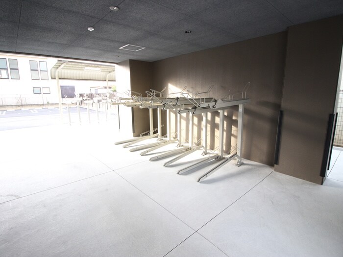 リシュドール川名駅の物件外観写真