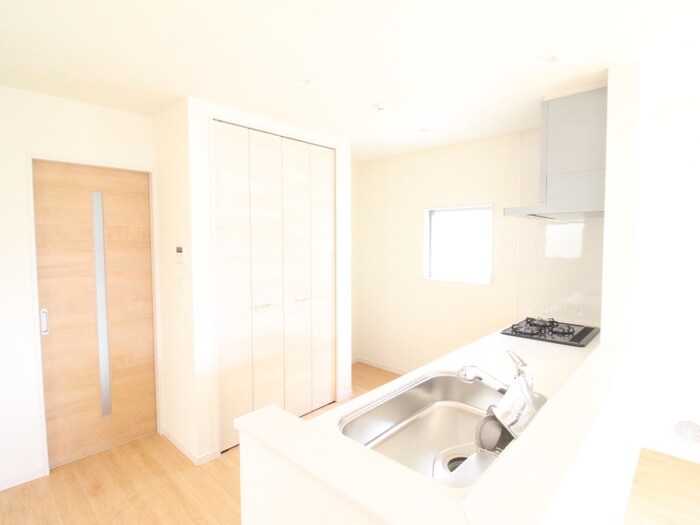 宿跡町戸建Westの物件内観写真