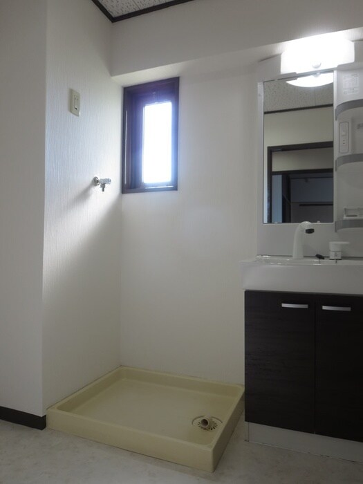 ハイライズ 鴨田の物件内観写真