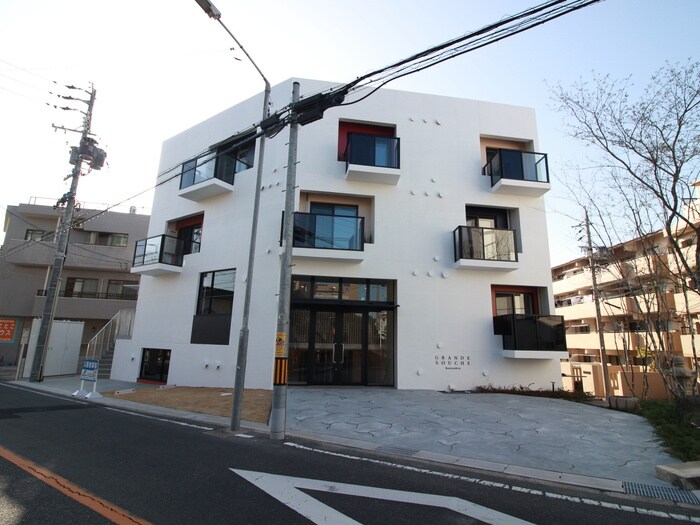 グランドスーシュ上社の物件外観写真