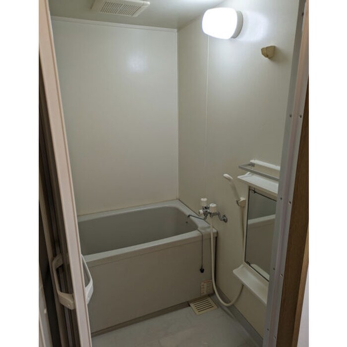 フロ－ラ日の出の物件内観写真