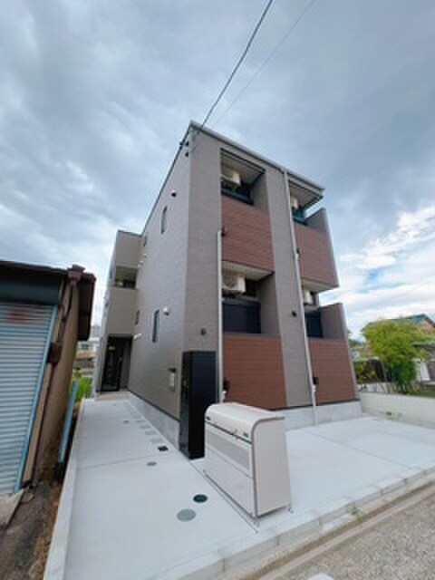 Ellery Moriyamaの物件外観写真