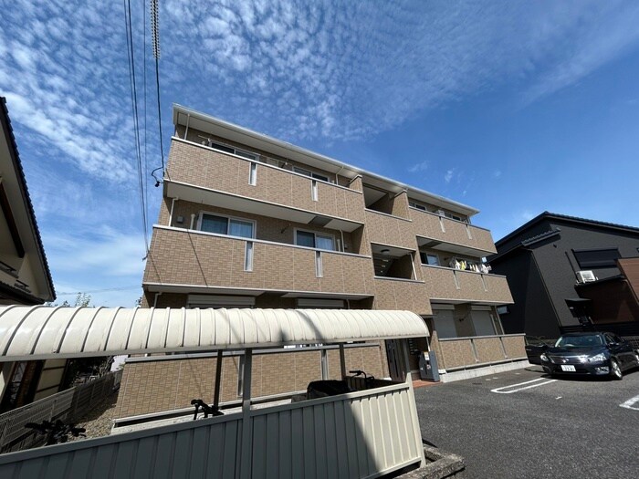 リヴァーレの物件外観写真