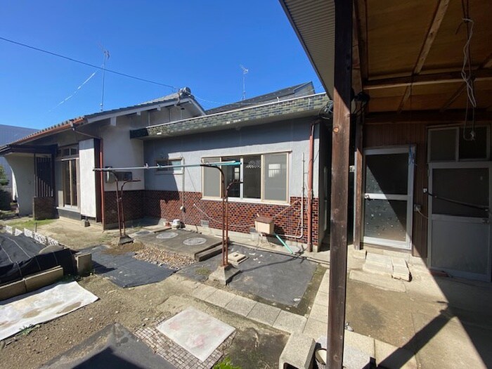 泉借家の物件外観写真