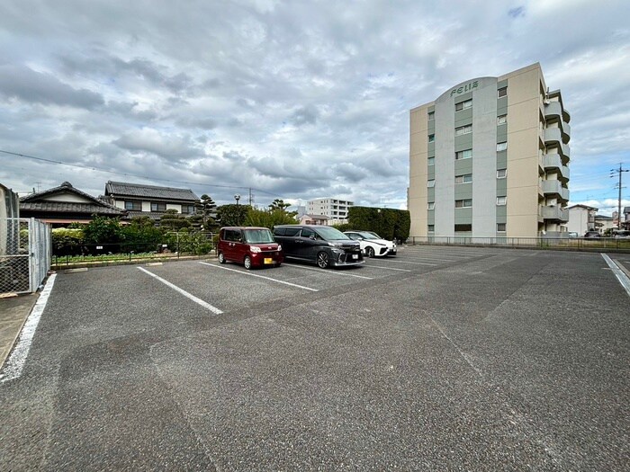 ワイズコートの物件外観写真