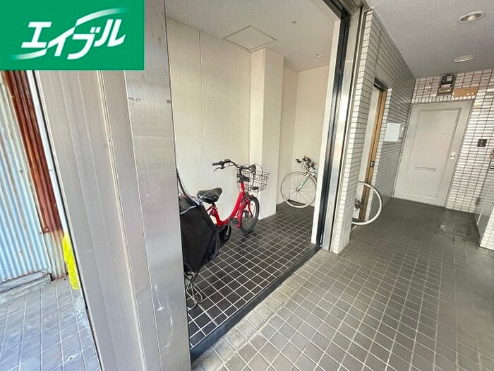 丸八ビルの物件外観写真