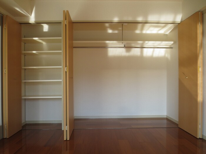 パラシオン・サン鳥見の物件内観写真