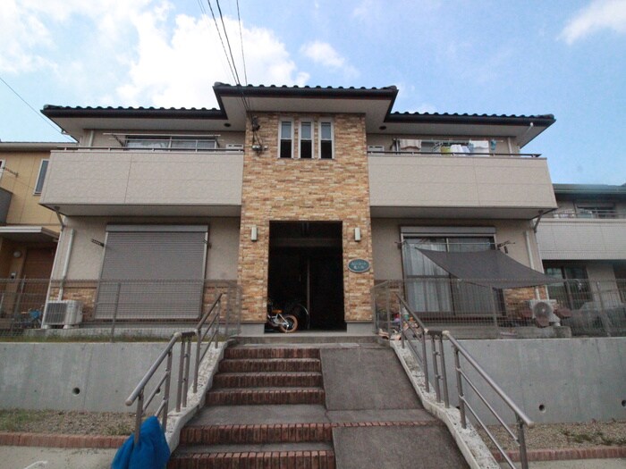 ユリ・コ－ト亀の井の物件外観写真