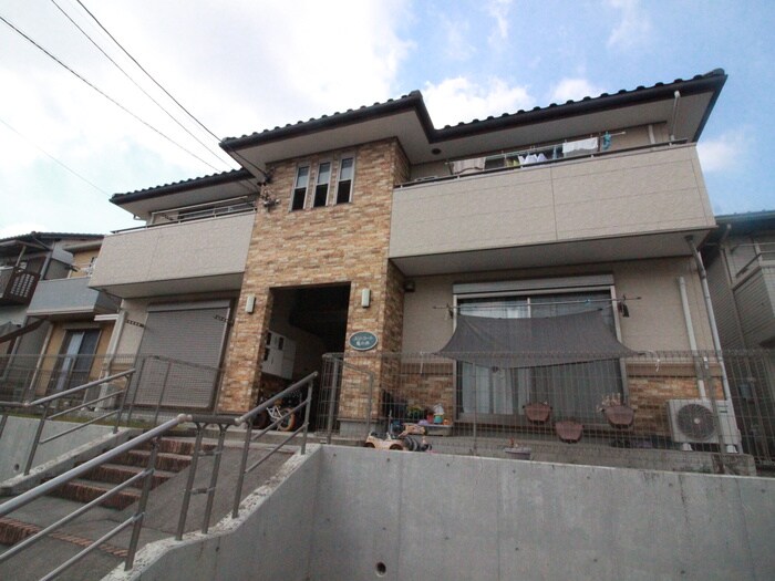 ユリ・コ－ト亀の井の物件外観写真