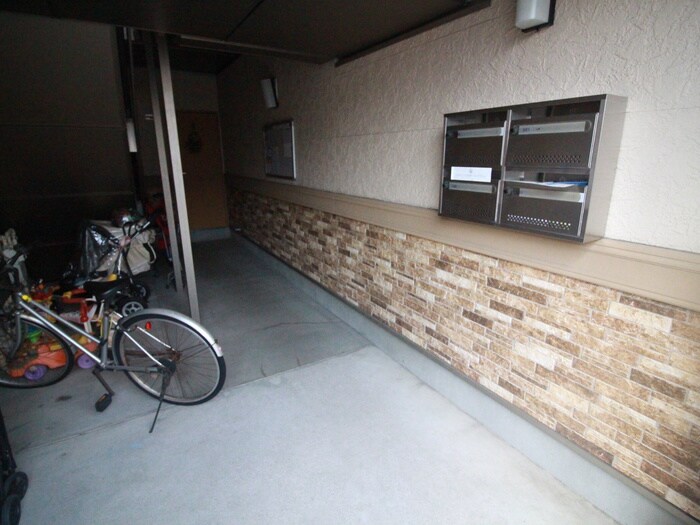 ユリ・コ－ト亀の井の物件外観写真