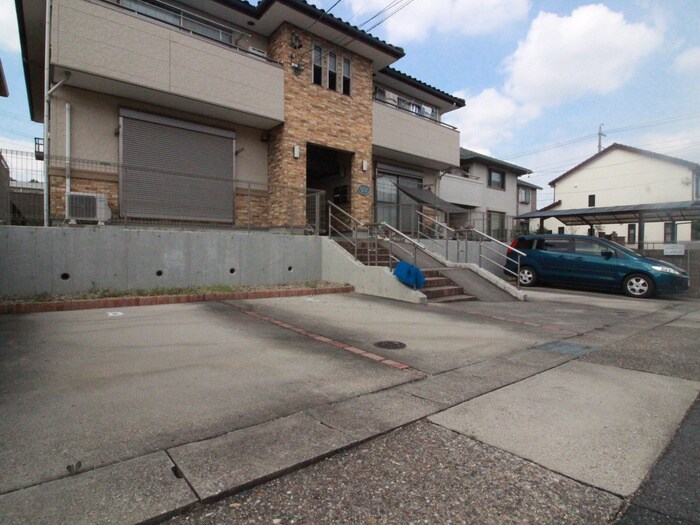 ユリ・コ－ト亀の井の物件外観写真