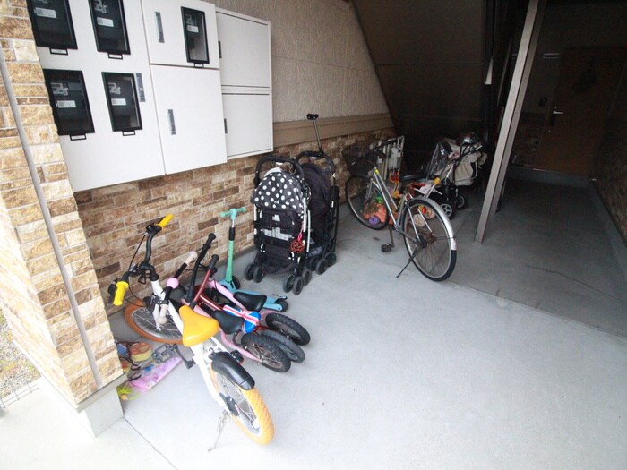 ユリ・コ－ト亀の井の物件外観写真