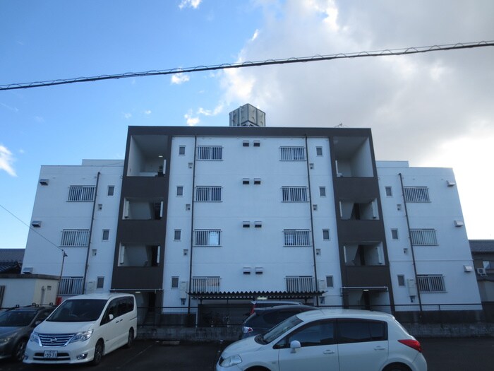 ヴィラナリー尾西　1号棟の物件外観写真