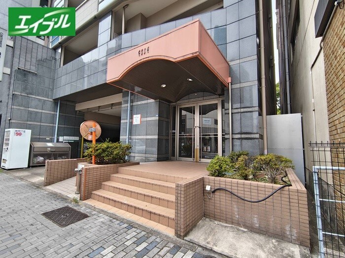 ＥＳＳＥ栄の物件外観写真