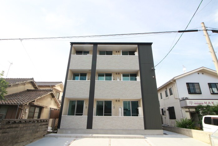 コンフォール鳴浜の物件外観写真