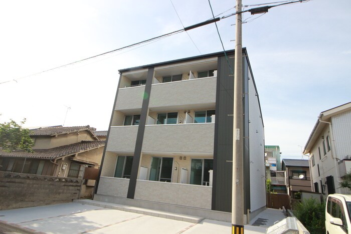 コンフォール鳴浜の物件外観写真