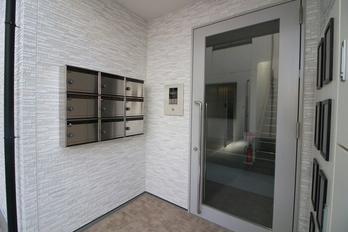 コンフォール鳴浜の物件外観写真