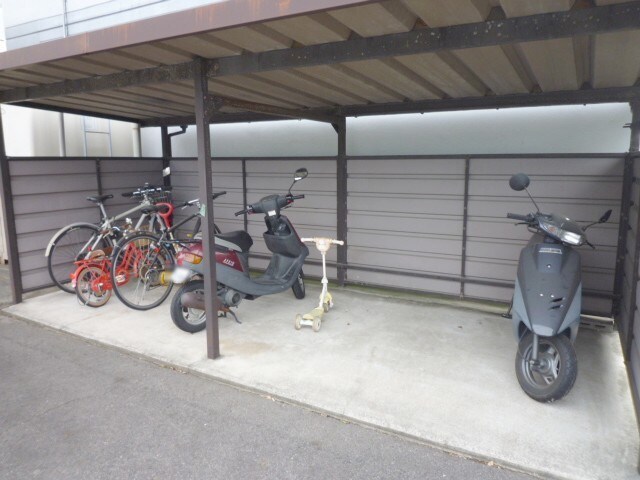 衣浦マンションの物件外観写真