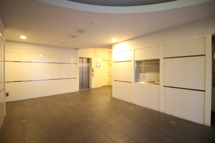 ﾌﾟﾚｻﾝｽSAKAEﾘﾊﾞｰｽﾀｲﾙ（402）の物件外観写真