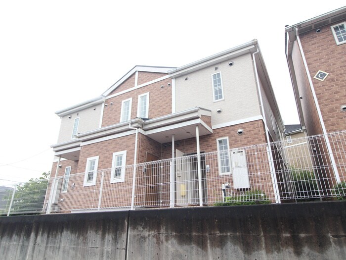 サフィニアガーデンB棟の物件外観写真