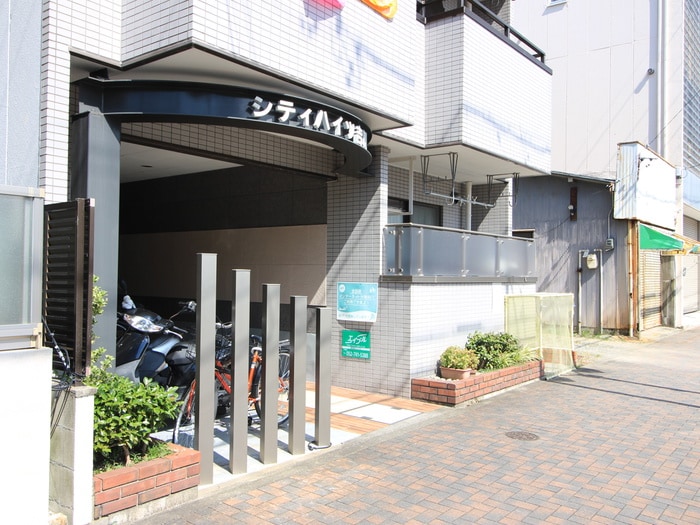 シティハイツ吉川の物件外観写真