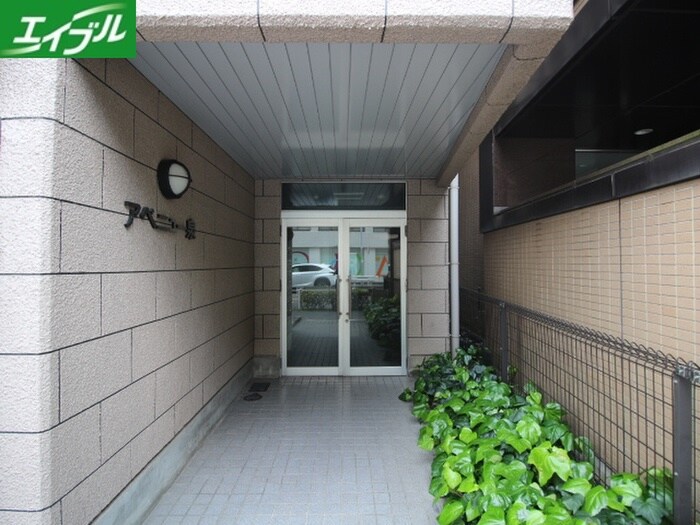 アベニュ－泉の物件外観写真