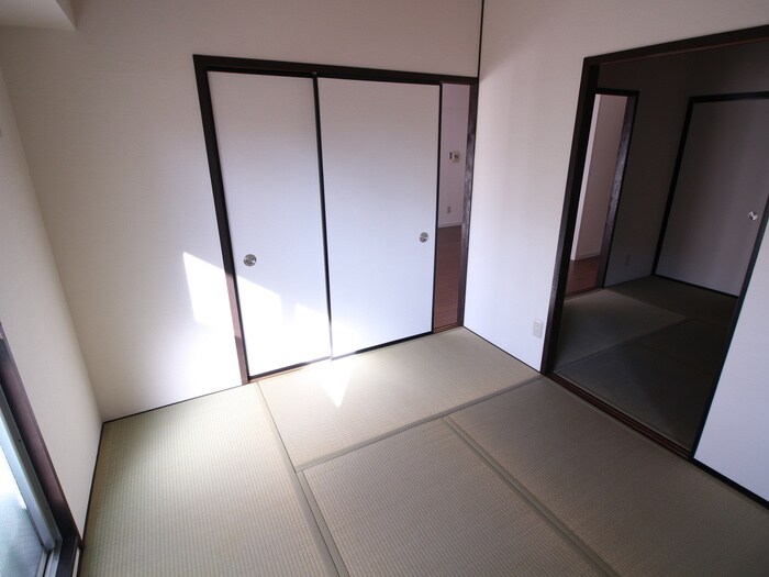 アベニュ－泉の物件内観写真