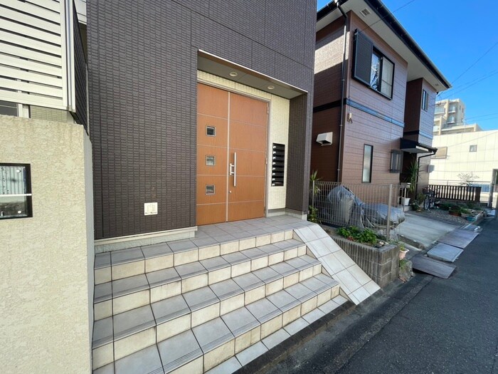 アドニス杁中の物件外観写真