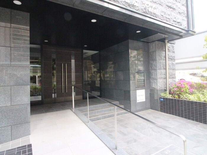 ﾌﾟﾚｻﾝｽ丸の内ﾘﾗﾃｨ(202)の物件外観写真