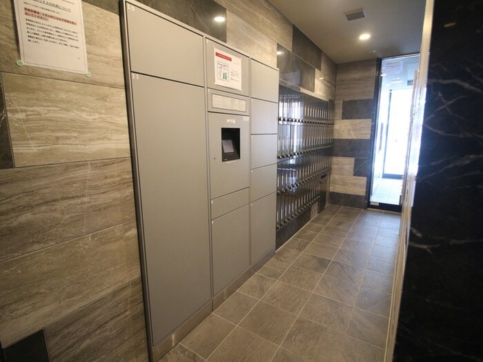 ﾌﾟﾚｻﾝｽ丸の内ﾘﾗﾃｨ(202)の物件外観写真