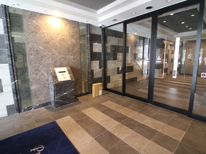 ﾌﾟﾚｻﾝｽ丸の内ﾘﾗﾃｨ(202)の物件外観写真