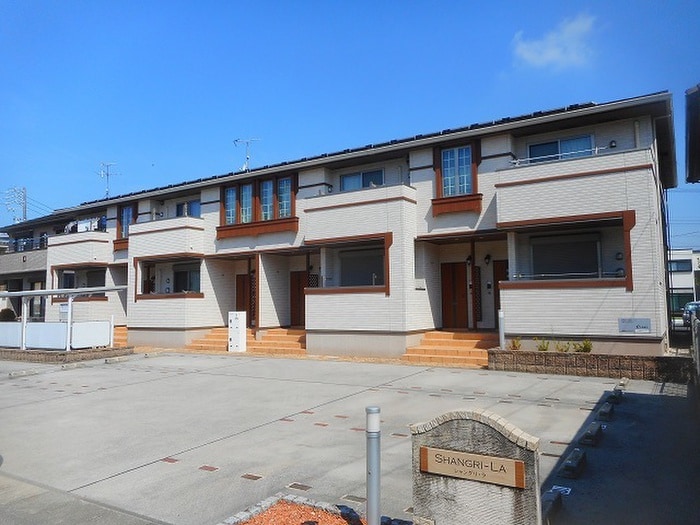 シャングリラの物件外観写真