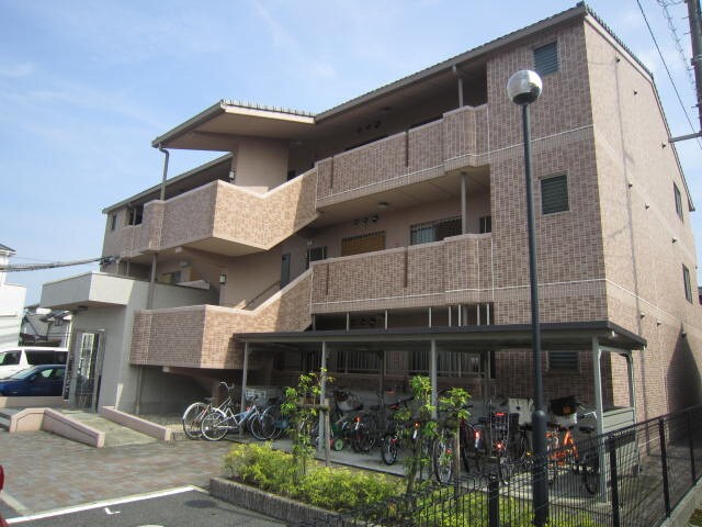 メゾンプチシャトー出口 Ａ館の物件外観写真