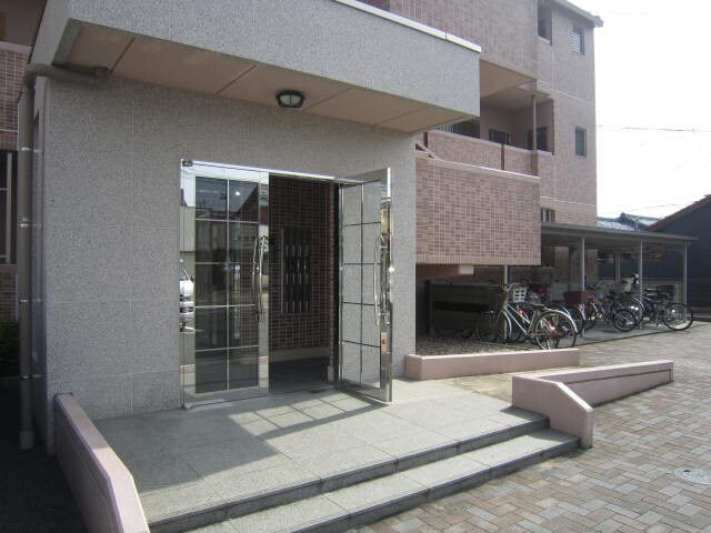 メゾンプチシャトー出口 Ａ館の物件外観写真