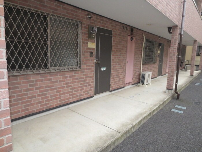 メゾンプチシャトー出口 Ｂ館の物件外観写真