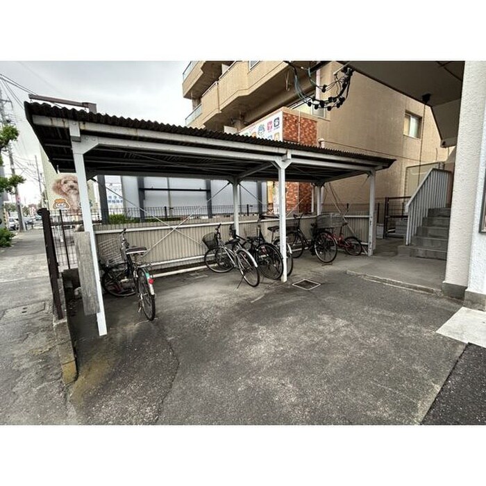 白山ビルの物件外観写真