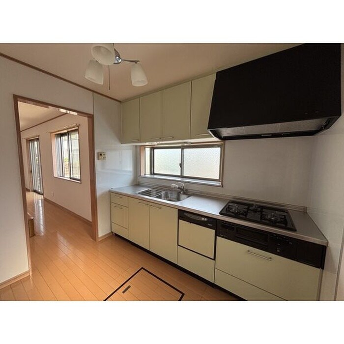 比良一丁目貸家の物件内観写真