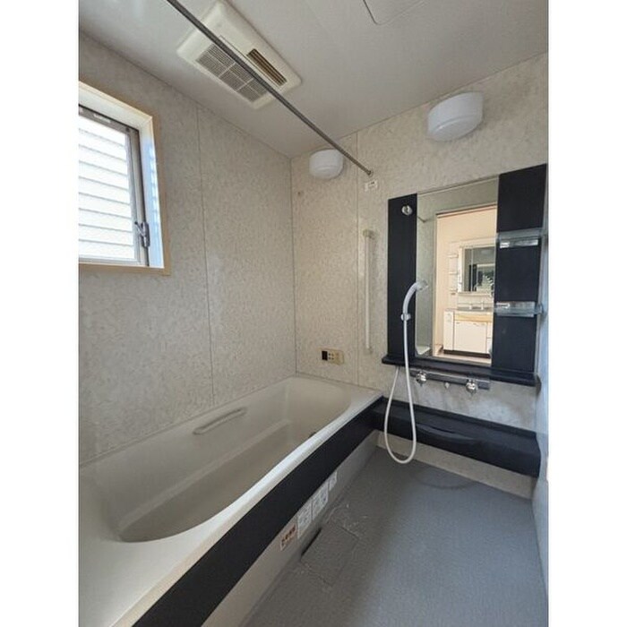 比良一丁目貸家の物件内観写真