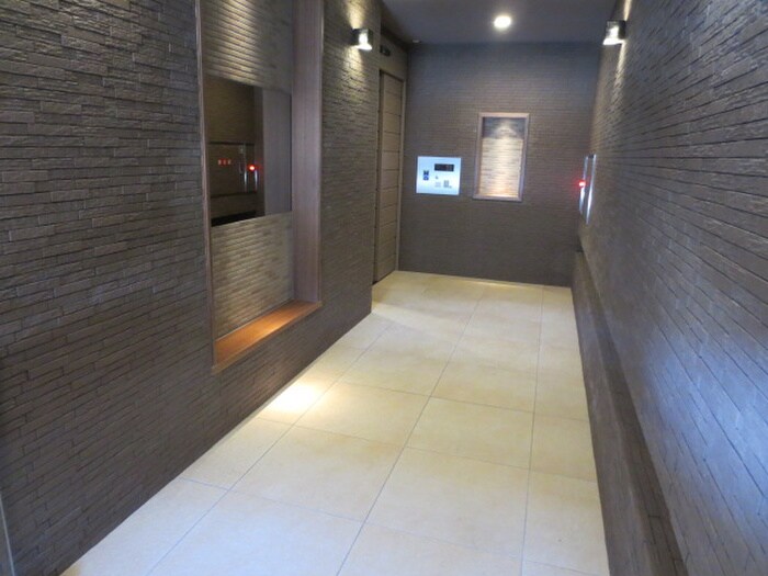 名駅アイサンメゾンの物件外観写真