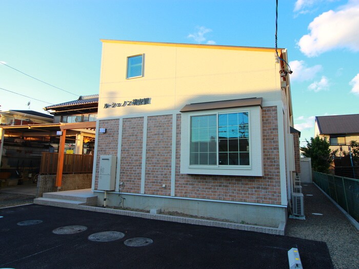 ル・シェノン苅安賀の物件外観写真