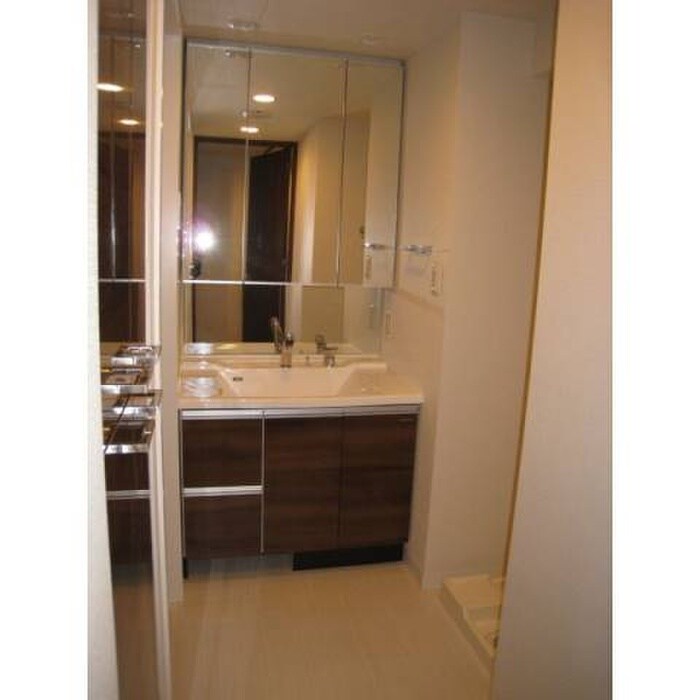 プレサンスロジェ泉(302)の物件内観写真