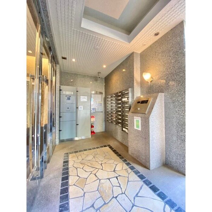 ロイヤルピジョン岩塚の物件外観写真