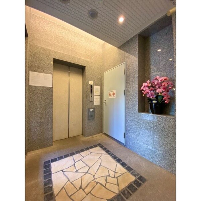 ロイヤルピジョン岩塚の物件外観写真