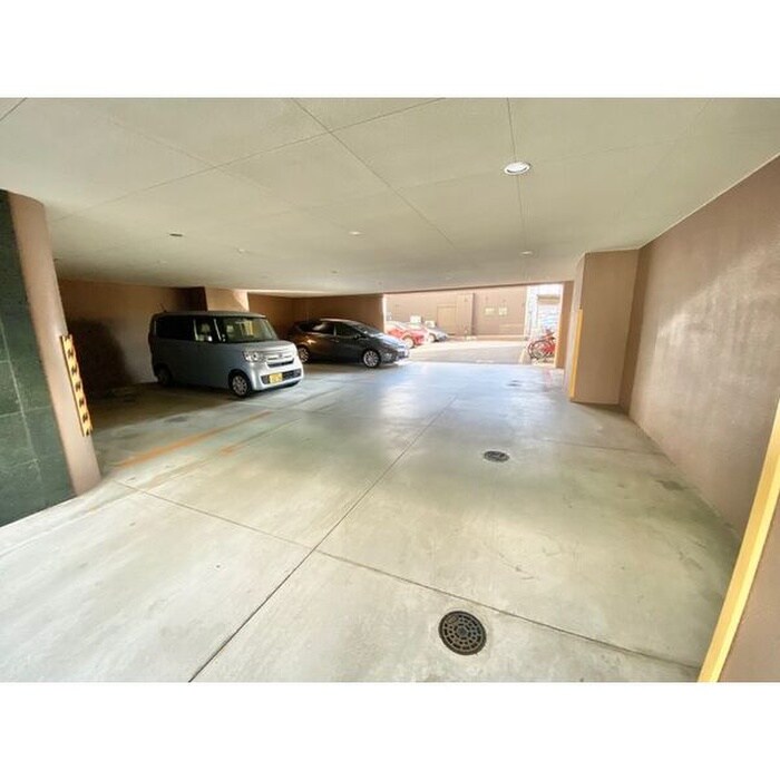 ロイヤルピジョン岩塚の物件外観写真