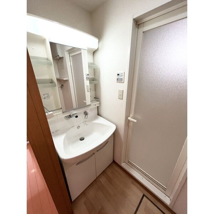 ロイヤルピジョン岩塚の物件内観写真