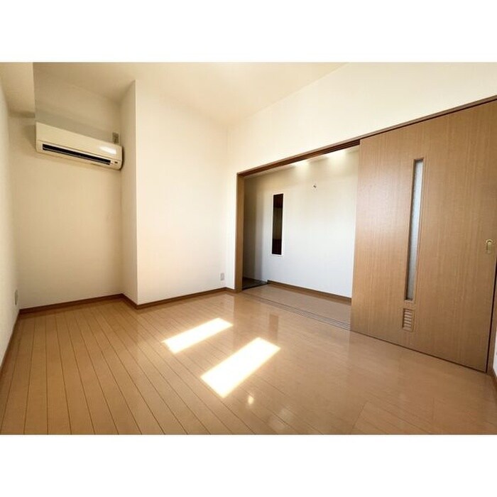 ロイヤルピジョン岩塚の物件内観写真