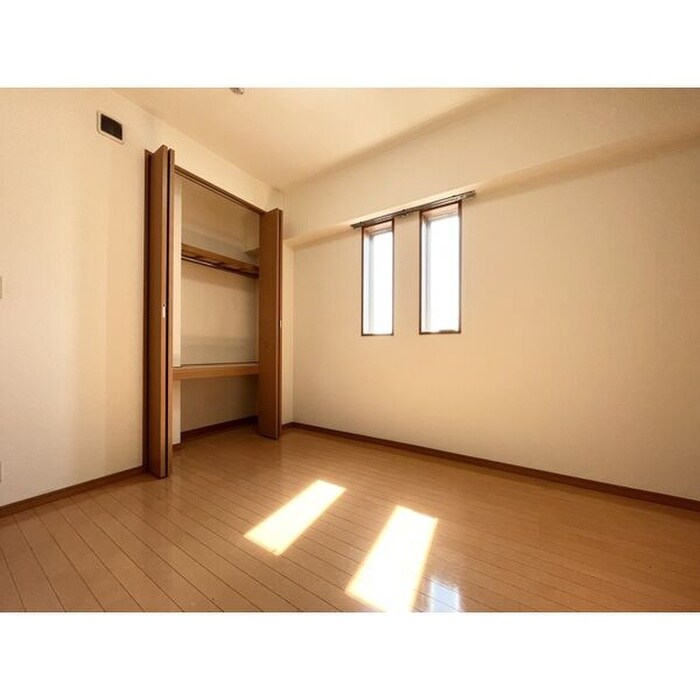 ロイヤルピジョン岩塚の物件内観写真