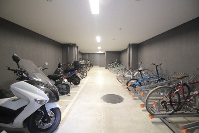 ﾌﾟﾚｻﾝｽ丸の内ｱﾃﾞﾙ(605)の物件外観写真