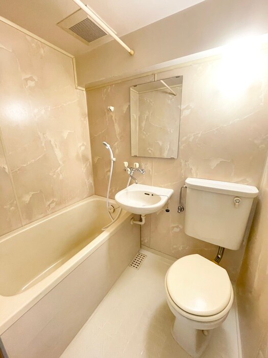 ﾗｲｵﾝｽﾞﾏﾝｼｮﾝ康生通第2(402)の物件内観写真